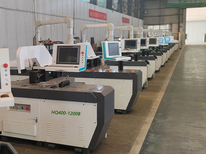 Machine de traitement de barres de cuivre