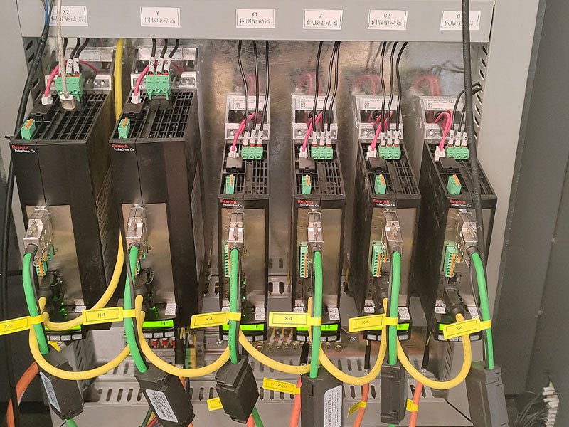 Detalles técnicos de la punzonadora